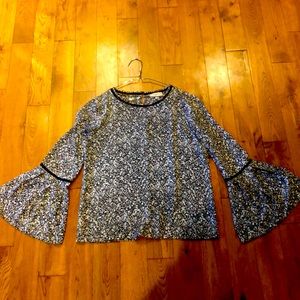 Bell sleeved blouse